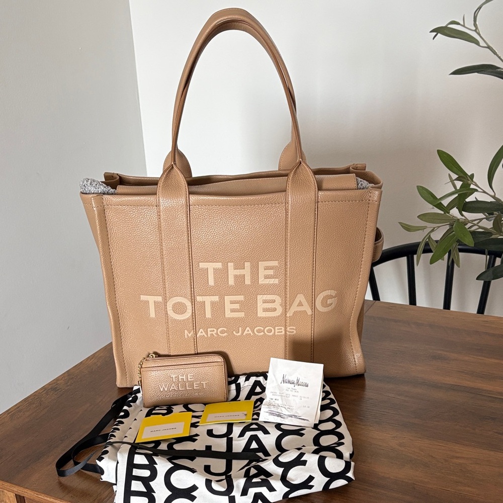 Marc Jacobs The Tote Bag with matching Wallet Set